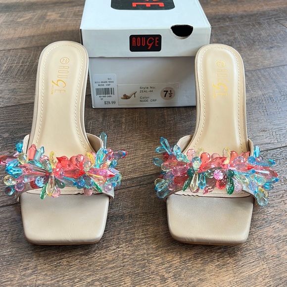 Rouge Helium Shoes - Nude heels with colorful detail